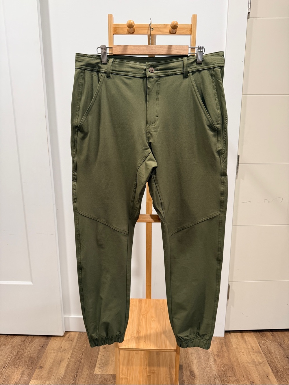 10 Tree Olive Jogger Pants Size 34